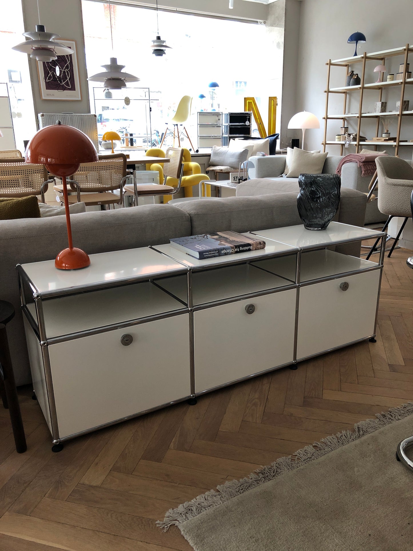 USM Haller Lowboard 3x1 mit Aufbau reinweiß