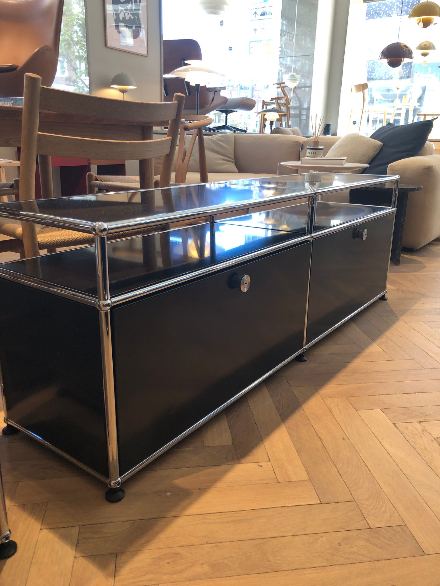 USM Haller, TV-Board mit Aufbau, 2x2, schwarz