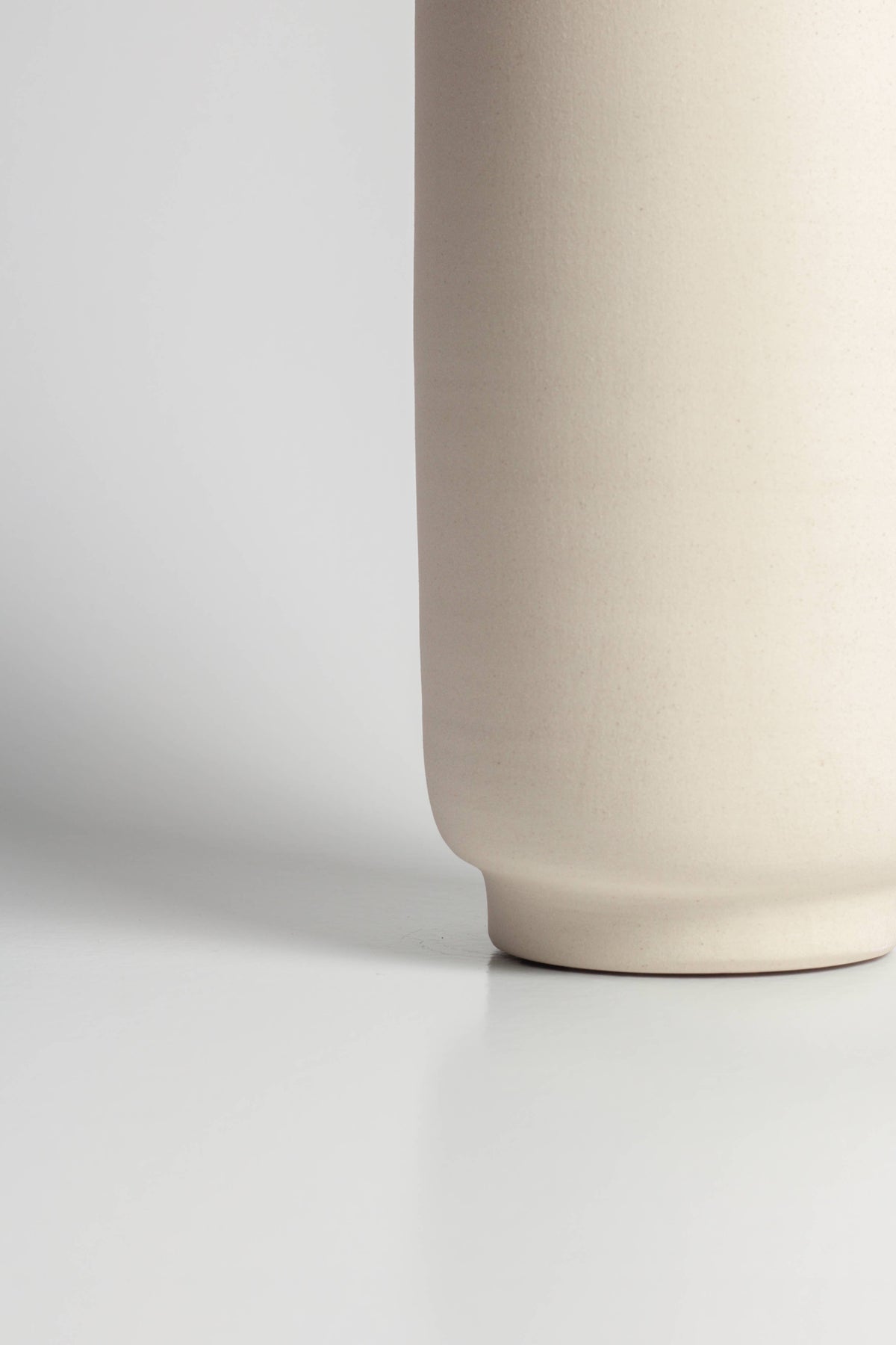 Sleek Elegante Vase aus Natursteinzeug – Perfekt für Blumen und Wohnkultur