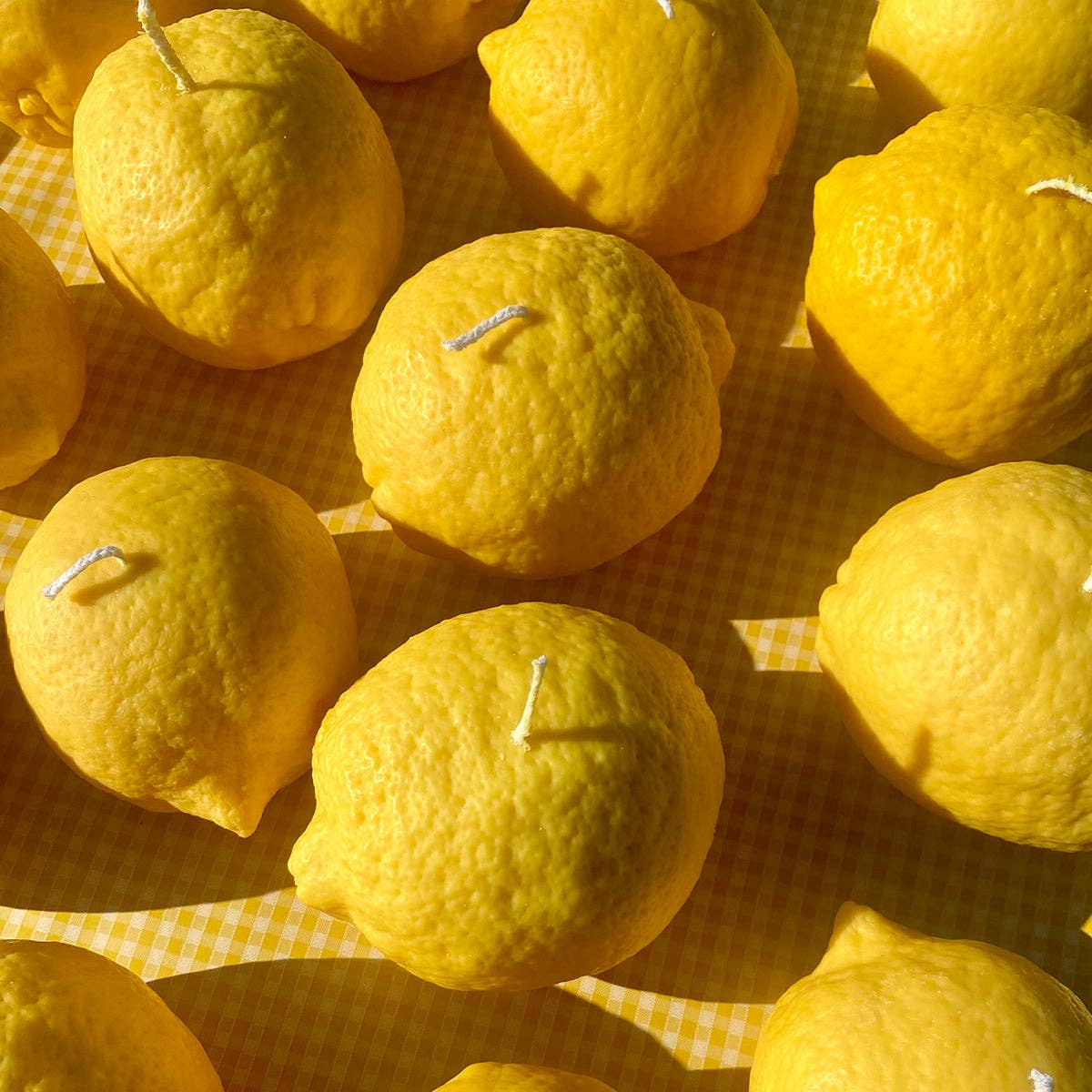 Große Kerze in Zitronenform: Lemon / Schale von Zitrusfrüchten / Einzelne Zitrone