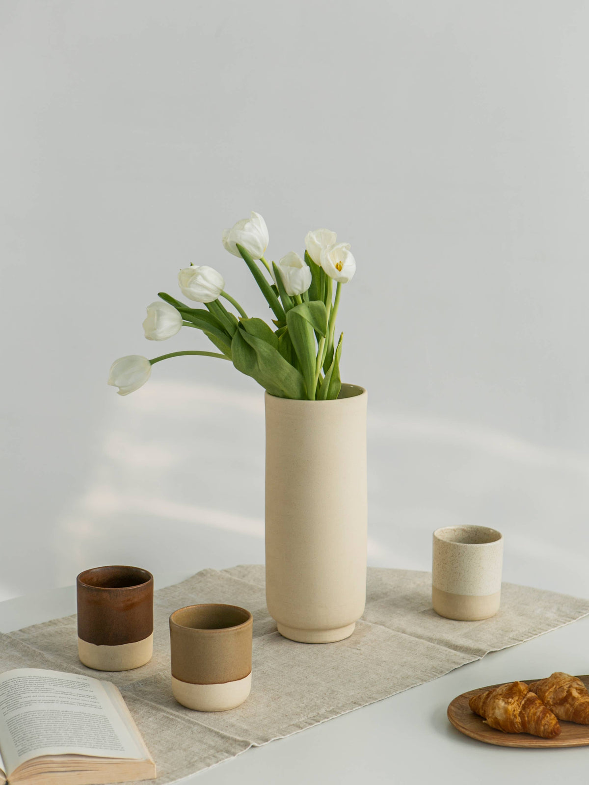Sleek Elegante Vase aus Natursteinzeug – Perfekt für Blumen und Wohnkultur