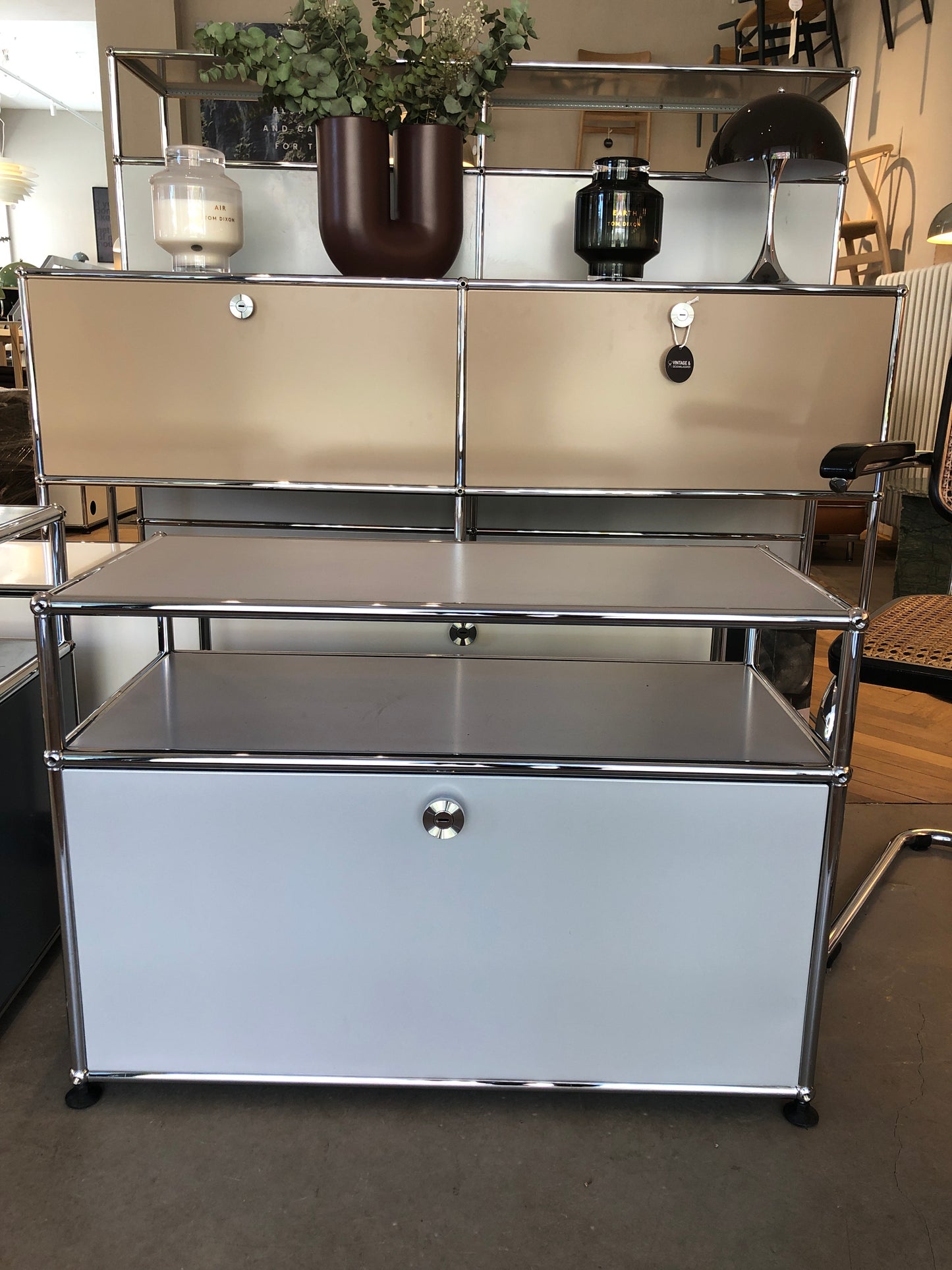 USM Haller Lowboard mit Aufbau, Klappe - mattsilber