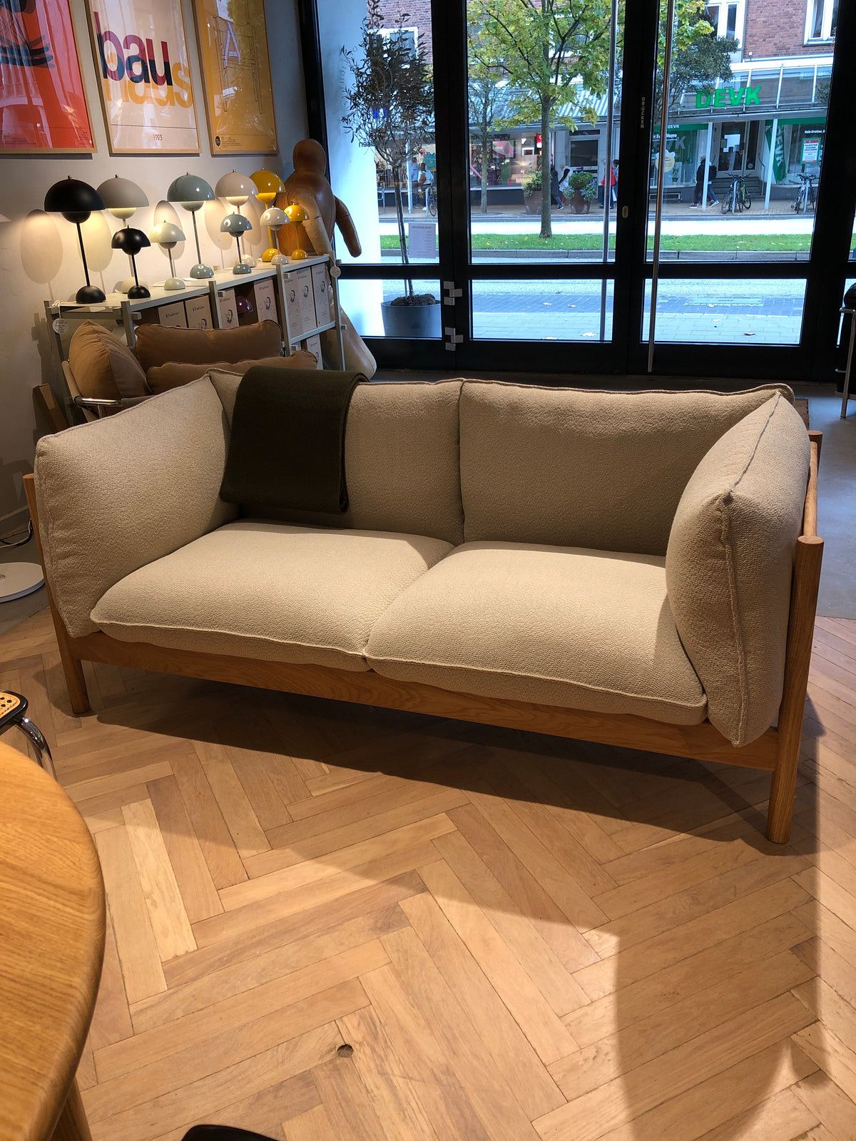 HAY Arbour Sofa, 2 sitzer, Eiche gewachst und geölt + Turf Sand