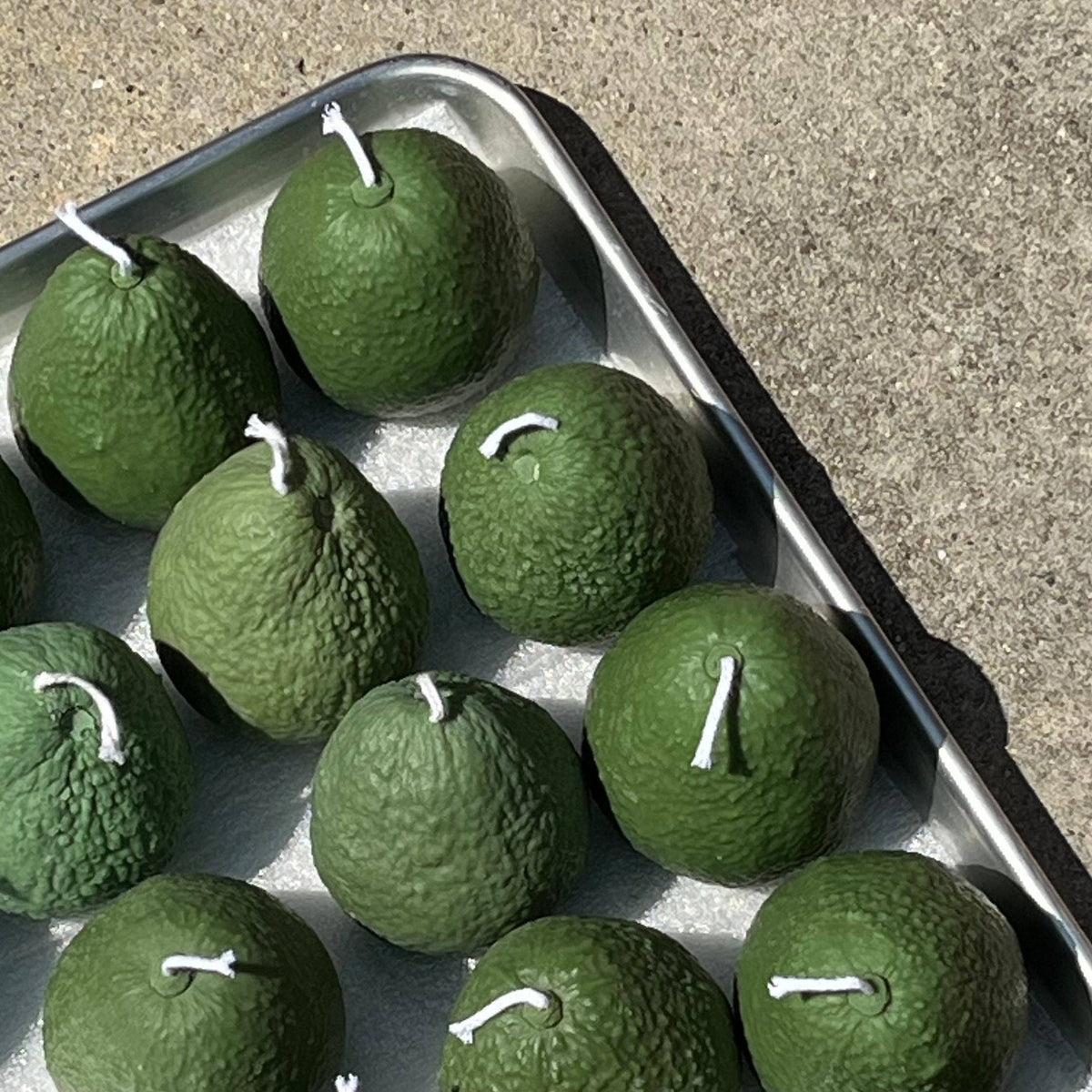 Große Avocadokerze: Grün / Meersalz und Orchidee / Einzelne Avocado
