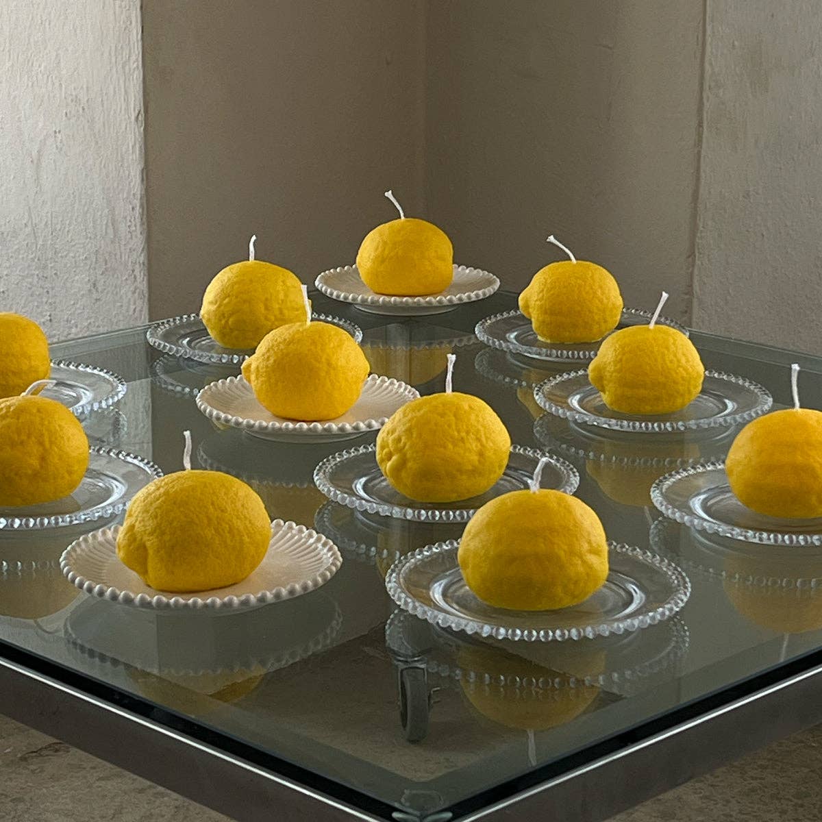 Große Kerze in Zitronenform: Lemon / Schale von Zitrusfrüchten / Einzelne Zitrone